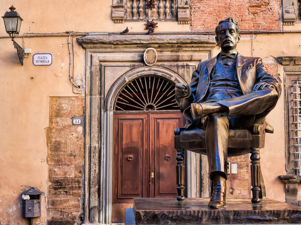 ITS__0002_Lucca, Piazza Cittadella with great composer Giacomo Puccini