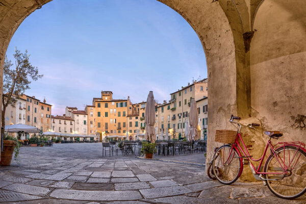 ITS__0003_Lucca, Italy. View of Piazza dell'Anfiteatro square through the arch