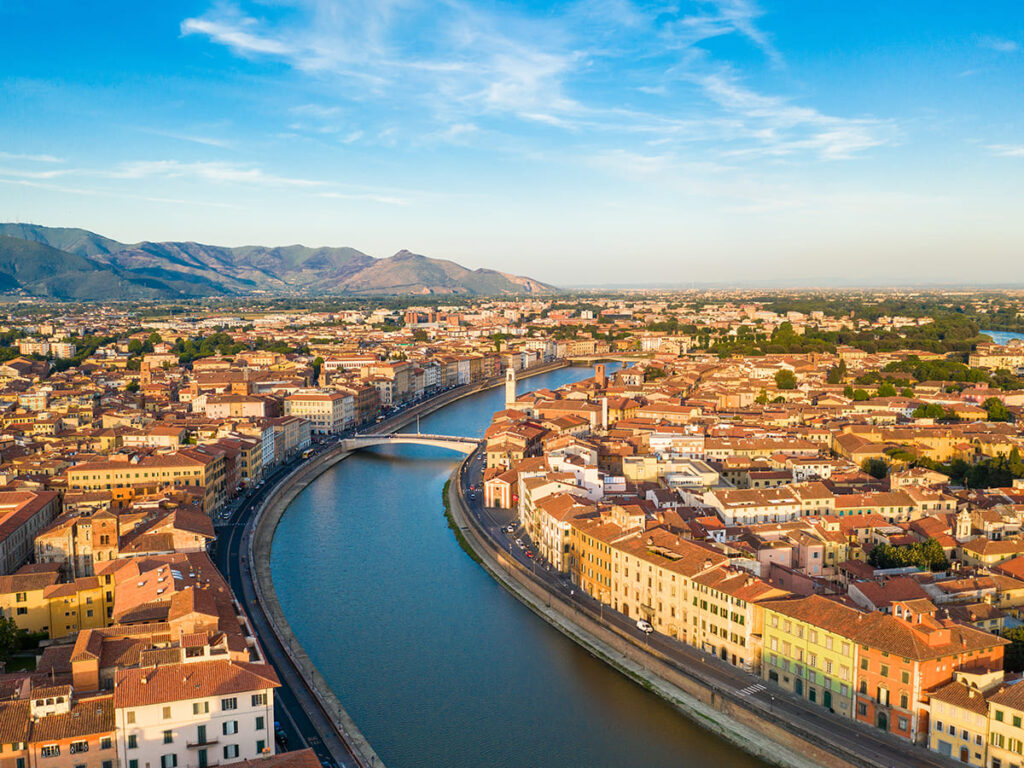 ITS__0008_Città di Pisa, lungarno e ponte di Mezzo vista aerea con drone