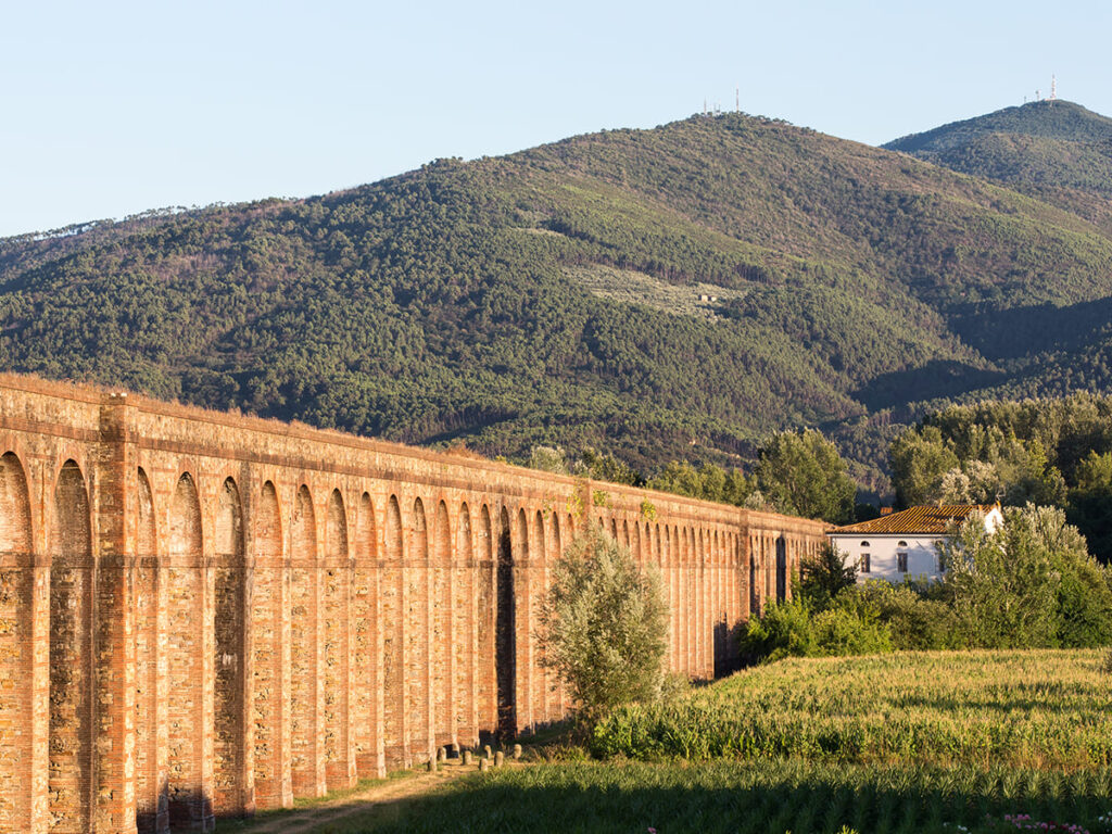 ITS__0011_Ancient Aqueduct Nottolini in Lucca