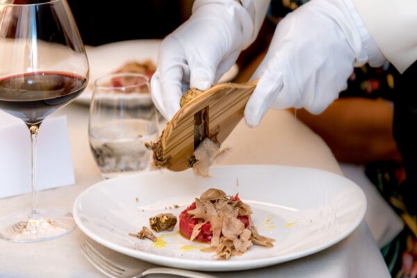 its-italy-in-a-glass-15-alba-white-truffle-raw-beef