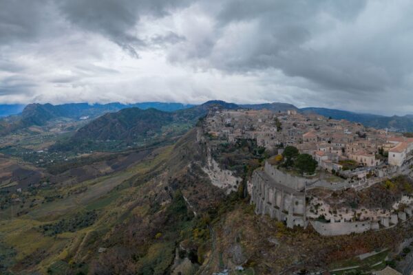 its-the-emerald-route-08-gerace-village-aspromonte