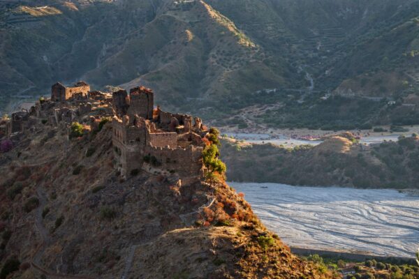 its-the-emerald-route-09-aspromonte-amendolea-castle-ruins