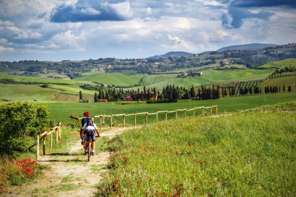 Mountain Bikers On Touristic Trail In Tuscany — Tuscany grand journey by Italy Travel Specialist